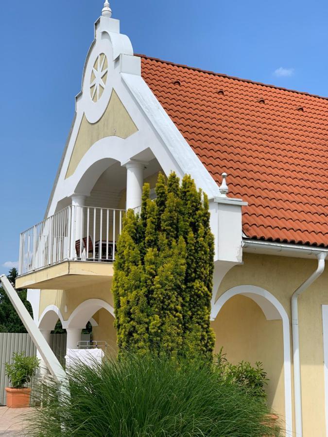 Lilium Villa Hévíz Exteriör bild